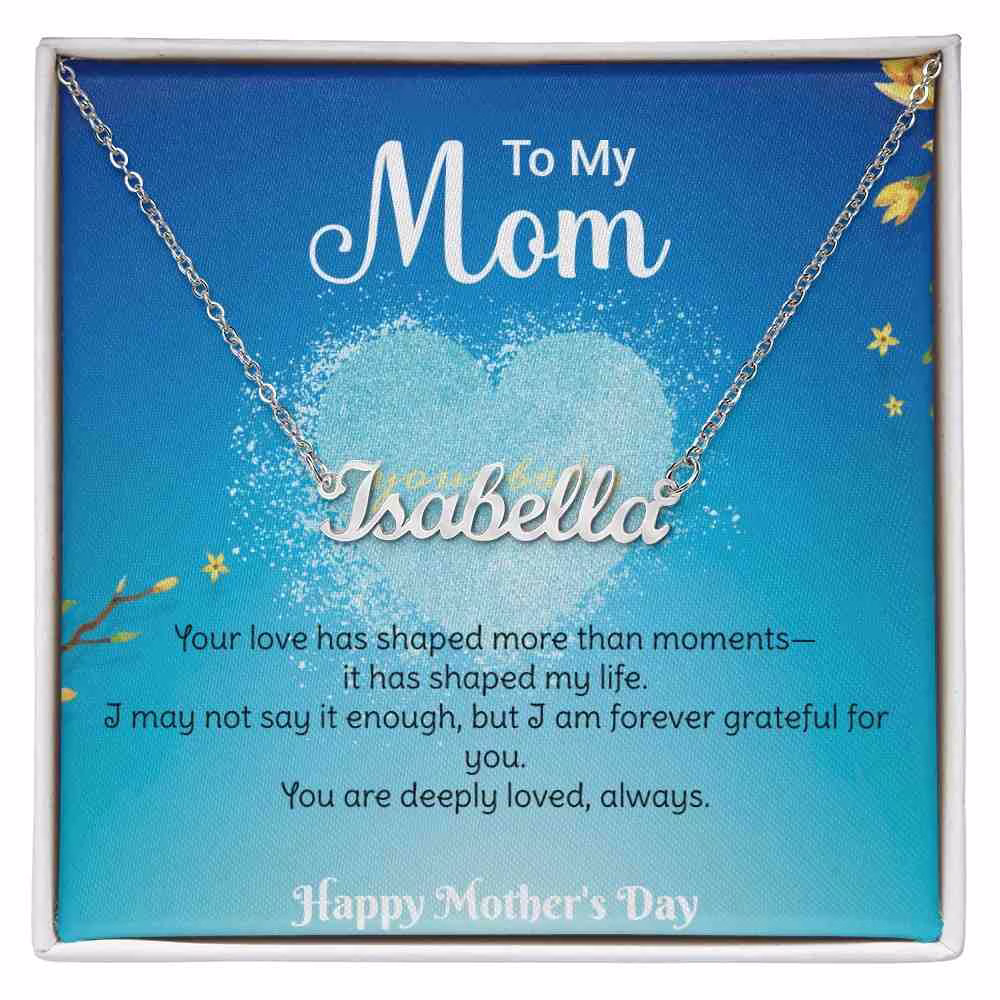 Personalized name necklace Mother’s Day gift for mom in gold, meaningful custom jewelry with engraved name.